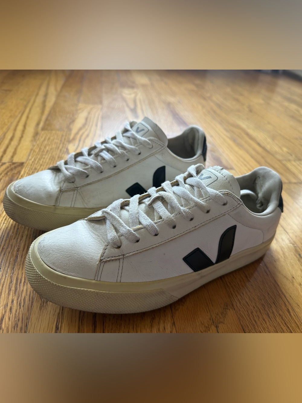 Veja Women’s Campo Navy/White Leather Sneaker Shoe US 7 / Euro 38
